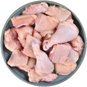 chicken curry cut with skin(চামড়াসহ টুকরো করা মুরগির মাংস)